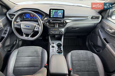 Позашляховик / Кросовер Ford Kuga 2021 в 