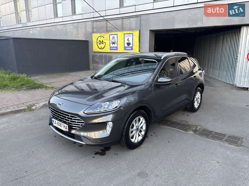 Внедорожник / Кроссовер Ford Kuga 2021 в 