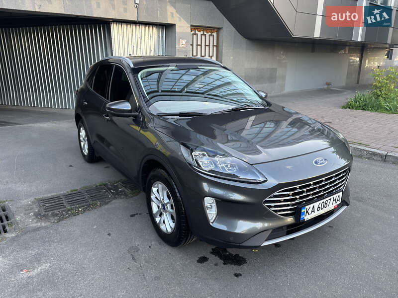 Позашляховик / Кросовер Ford Kuga 2021 в Києві