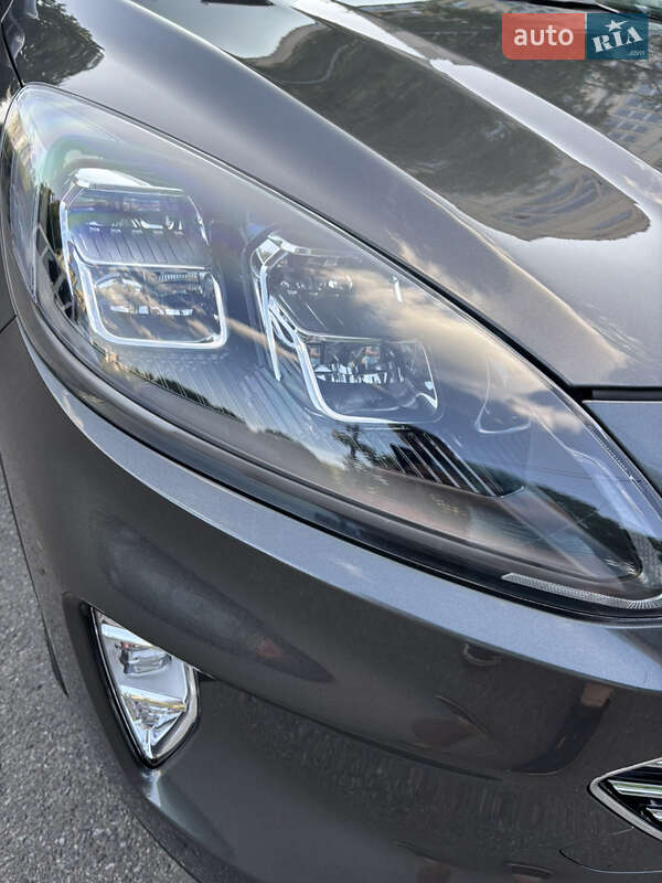 Позашляховик / Кросовер Ford Kuga 2021 в Києві