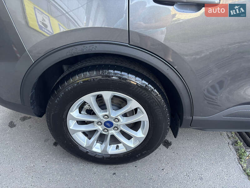 Позашляховик / Кросовер Ford Kuga 2021 в Києві