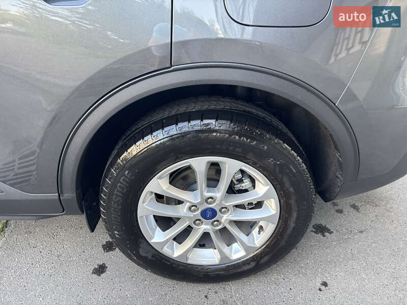 Позашляховик / Кросовер Ford Kuga 2021 в Києві