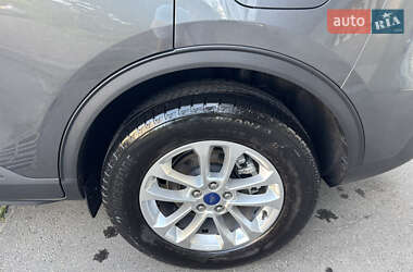 Внедорожник / Кроссовер Ford Kuga 2021 в 