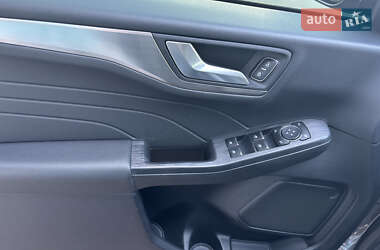 Внедорожник / Кроссовер Ford Kuga 2021 в 