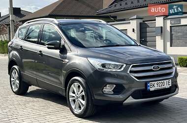 Внедорожник / Кроссовер Ford Kuga 2019 в Ровно