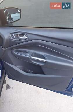 Внедорожник / Кроссовер Ford Kuga 2014 в 