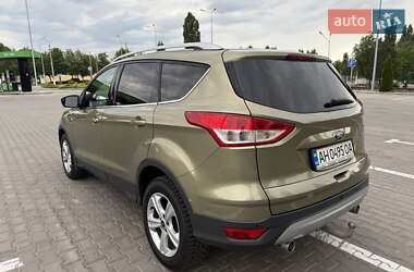Внедорожник / Кроссовер Ford Kuga 2013 в 