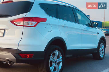 Внедорожник / Кроссовер Ford Kuga 2015 в 