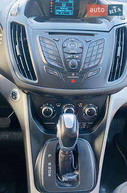 Внедорожник / Кроссовер Ford Kuga 2015 в 