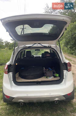 Внедорожник / Кроссовер Ford Kuga 2012 в 