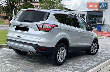 Внедорожник / Кроссовер Ford Kuga 2016 в 