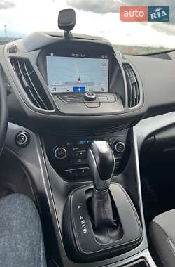 Внедорожник / Кроссовер Ford Kuga 2016 в 