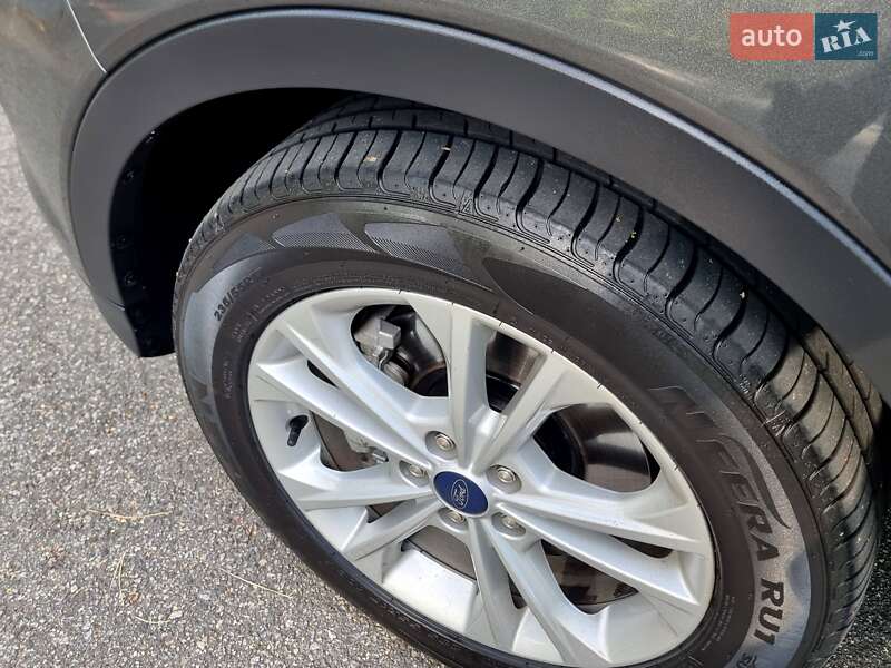 Позашляховик / Кросовер Ford Kuga 2019 в Києві