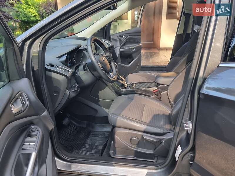 Позашляховик / Кросовер Ford Kuga 2019 в Києві