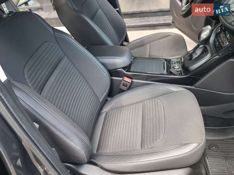 Позашляховик / Кросовер Ford Kuga 2019 в Києві