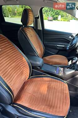 Внедорожник / Кроссовер Ford Kuga 2019 в 