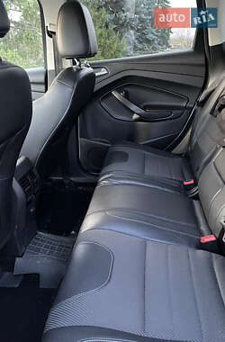 Внедорожник / Кроссовер Ford Kuga 2013 в 