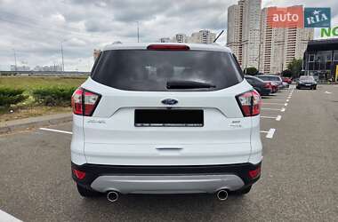 Внедорожник / Кроссовер Ford Kuga 2019 в 