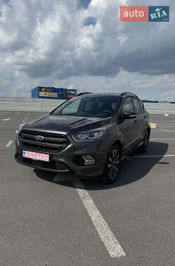 Внедорожник / Кроссовер Ford Kuga 2019 в 