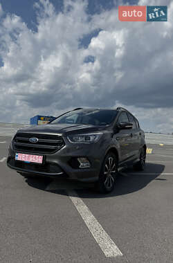 Внедорожник / Кроссовер Ford Kuga 2019 в 