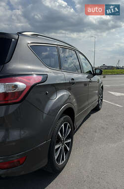 Внедорожник / Кроссовер Ford Kuga 2019 в 