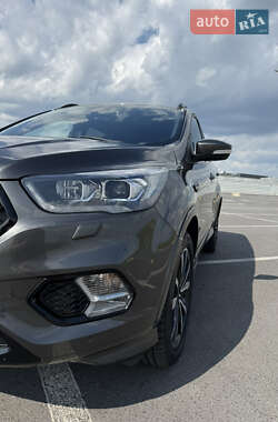 Внедорожник / Кроссовер Ford Kuga 2019 в 
