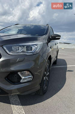 Внедорожник / Кроссовер Ford Kuga 2019 в 