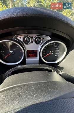 Внедорожник / Кроссовер Ford Kuga 2012 в 