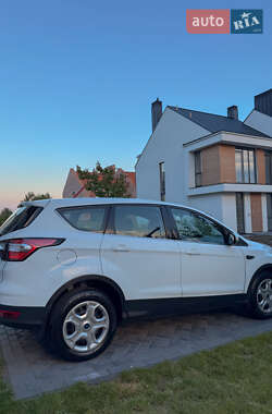 Внедорожник / Кроссовер Ford Kuga 2017 в Киеве