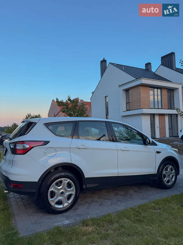 Внедорожник / Кроссовер Ford Kuga 2017 в Киеве