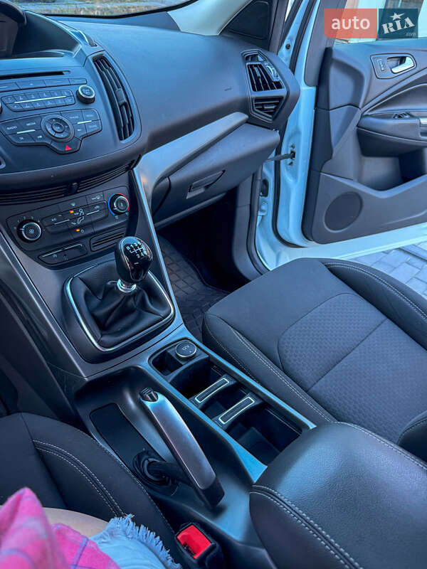 Внедорожник / Кроссовер Ford Kuga 2017 в Киеве