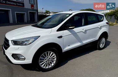 Внедорожник / Кроссовер Ford Kuga 2017 в 