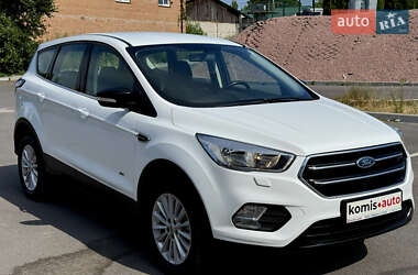 Внедорожник / Кроссовер Ford Kuga 2017 в 