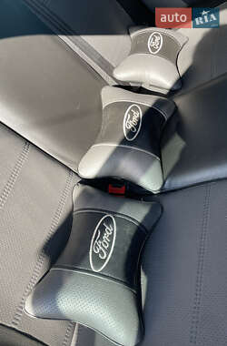 Внедорожник / Кроссовер Ford Kuga 2010 в 