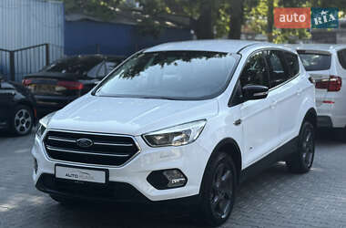 Внедорожник / Кроссовер Ford Kuga 2017 в 