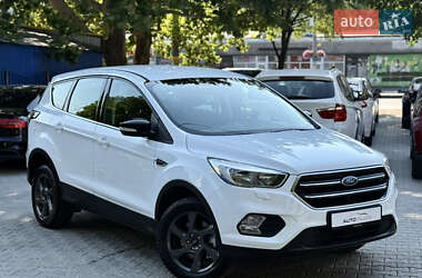 Внедорожник / Кроссовер Ford Kuga 2017 в 