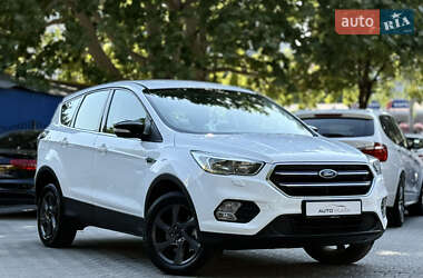 Внедорожник / Кроссовер Ford Kuga 2017 в 