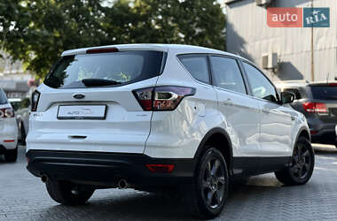 Внедорожник / Кроссовер Ford Kuga 2017 в 