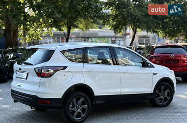 Внедорожник / Кроссовер Ford Kuga 2017 в 