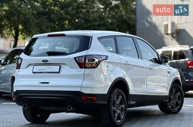 Внедорожник / Кроссовер Ford Kuga 2017 в 