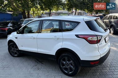 Внедорожник / Кроссовер Ford Kuga 2017 в 
