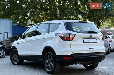 Внедорожник / Кроссовер Ford Kuga 2017 в 