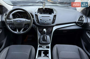 Внедорожник / Кроссовер Ford Kuga 2017 в 