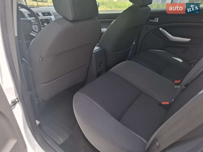 Внедорожник / Кроссовер Ford Kuga 2012 в Черкассах