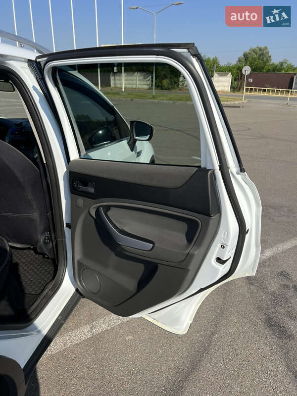 Внедорожник / Кроссовер Ford Kuga 2010 в Киеве фото 11 Внедорожник / Кроссовер Ford Kuga 2010 в Киеве