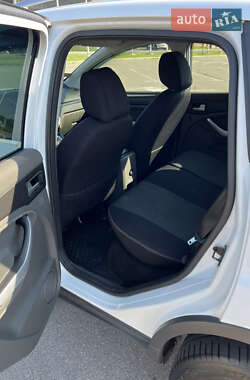 Внедорожник / Кроссовер Ford Kuga 2010 в 