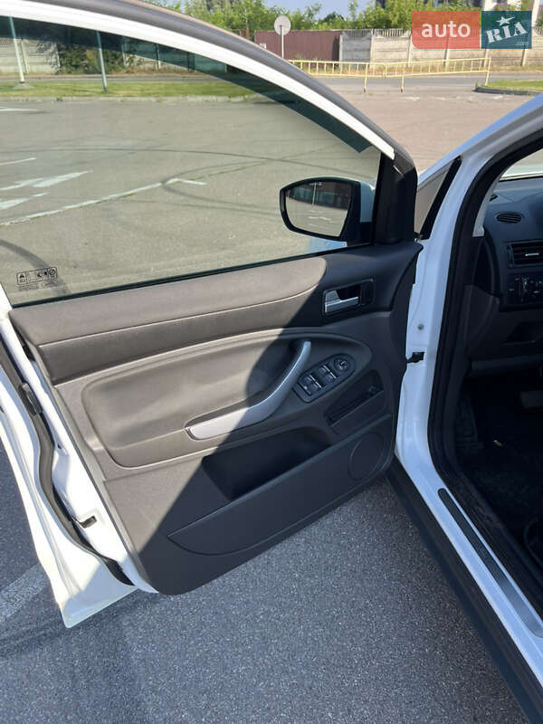 Внедорожник / Кроссовер Ford Kuga 2010 в Киеве фото 19 Внедорожник / Кроссовер Ford Kuga 2010 в Киеве