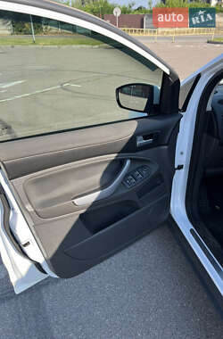 Внедорожник / Кроссовер Ford Kuga 2010 в 