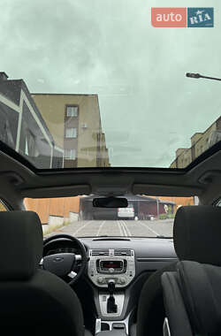 Внедорожник / Кроссовер Ford Kuga 2012 в 