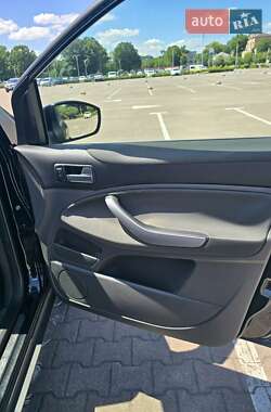 Внедорожник / Кроссовер Ford Kuga 2011 в 